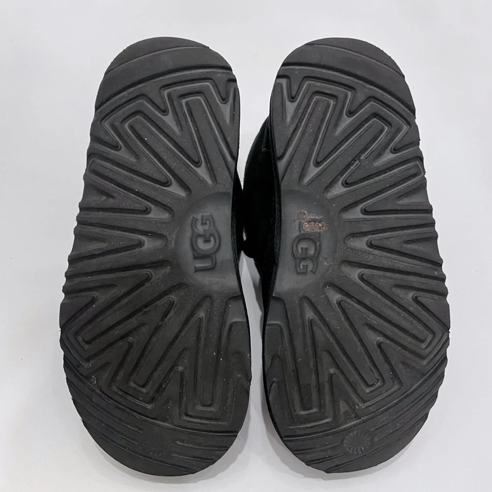 Ugg Neumel II Suede Boot Kids Black Chukka Wool Lining 1017320K Size 2